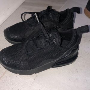 All black NIKE air max